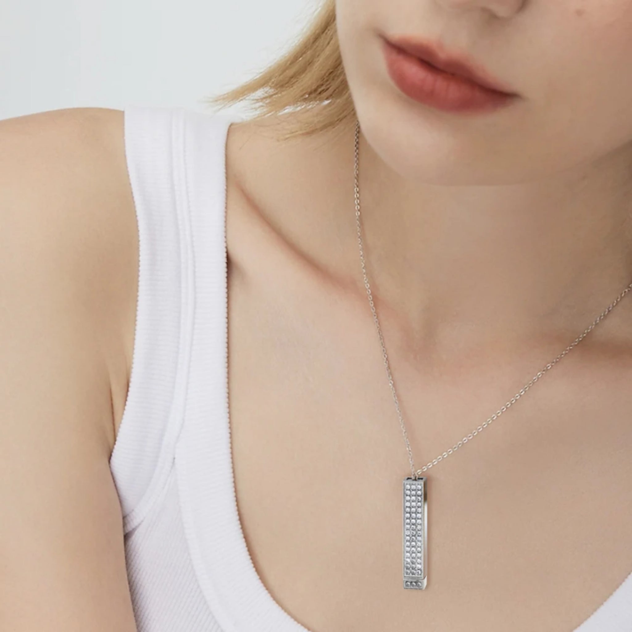 Shimmering Bar Pendant with Secret Engraving