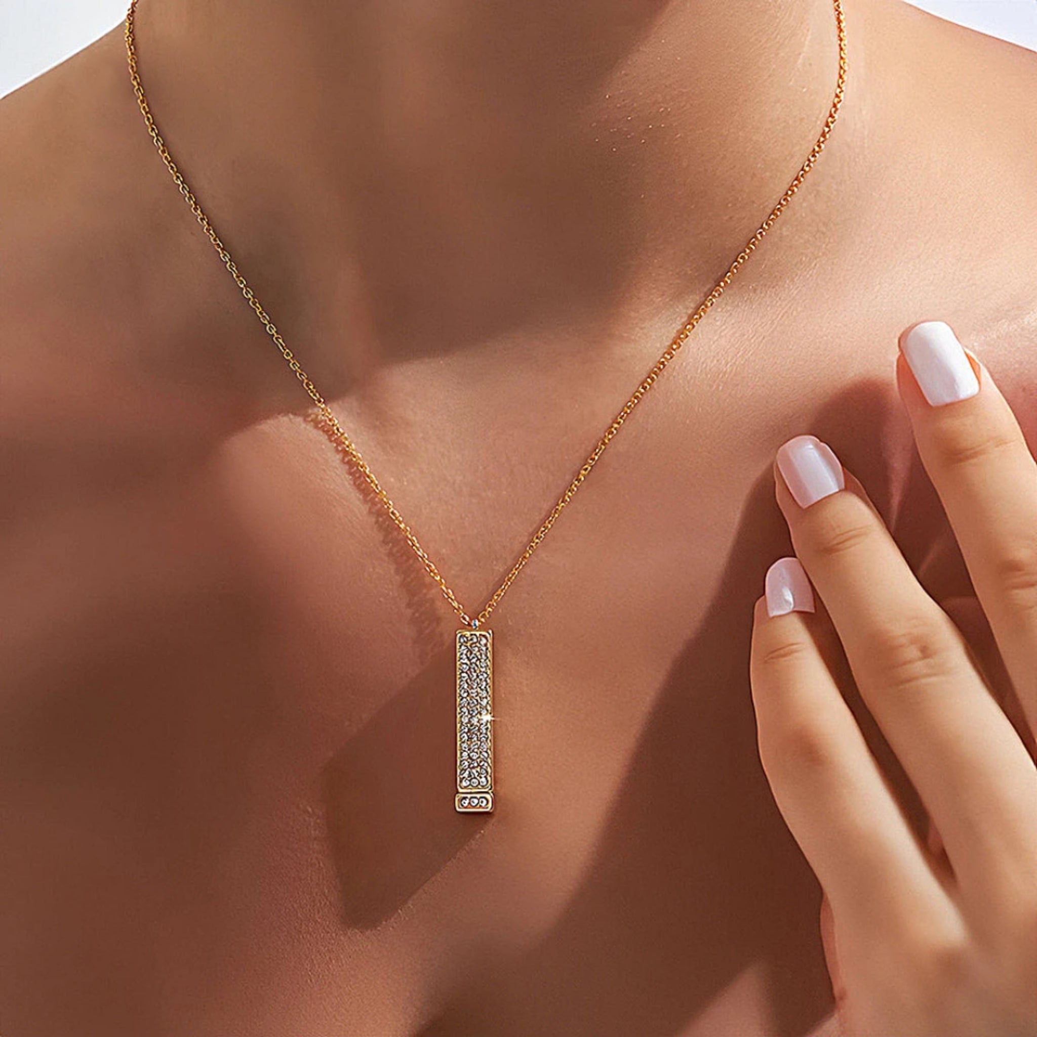 Shimmering Bar Pendant with Secret Engraving